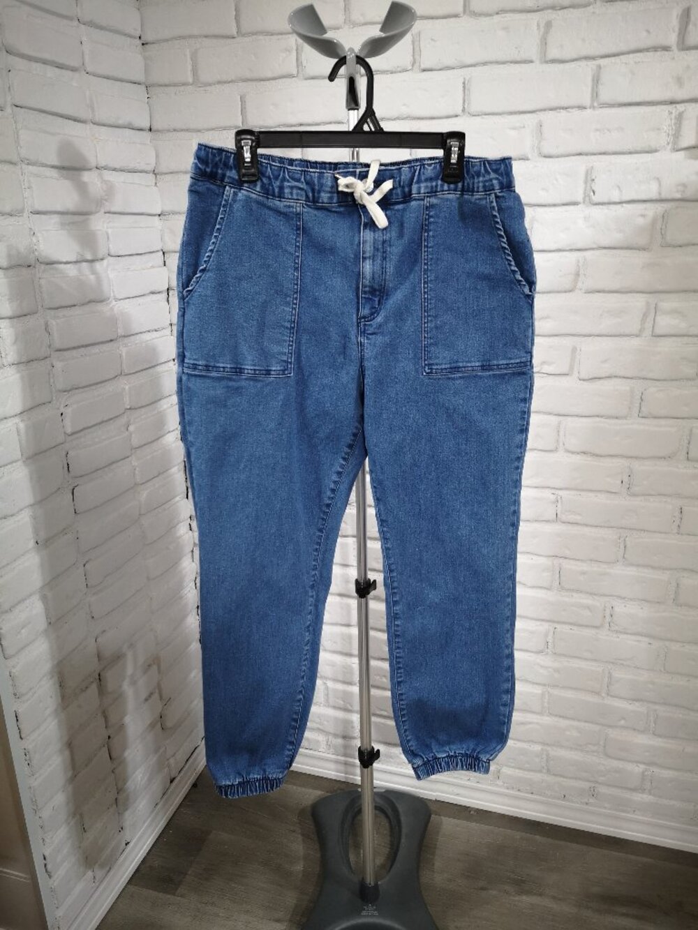 R Jeans Ladies Size 32 Medium Wash Elastic Waist & Cuffs Denim Joggers